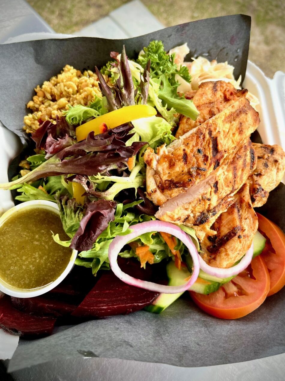 Summer salad box with chicken